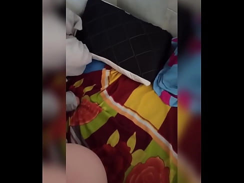 ❤️ My kamermaat bly alleen by die huis want haar man gaan met vakansie en ek vat die geleentheid om haar te naai en haar gat vol melk te maak ️ Seks by ons
